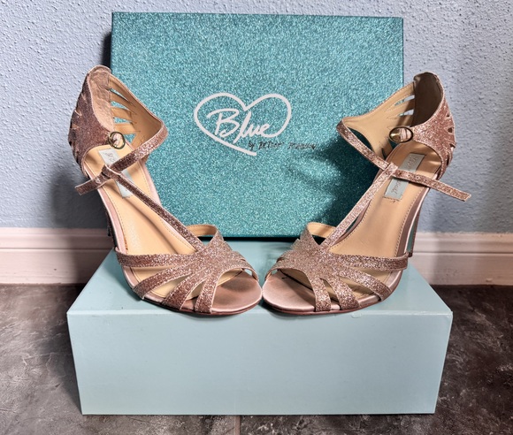 Betsy Johnson SB-TEE Champagne Size 7 - Picture 1 of 6